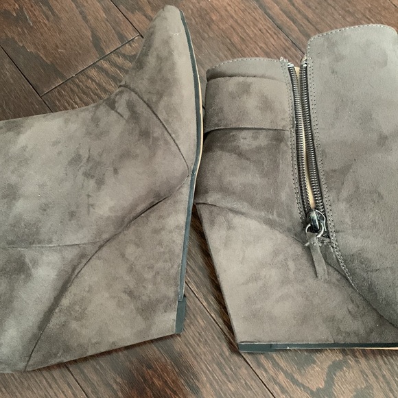 Brushed grey suede booties - Picture 6 of 7
